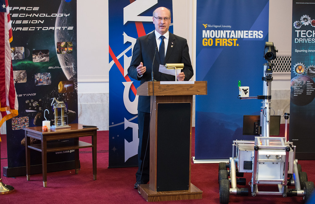 Mountaineers Team Visits Capitol Hill (NHQ201509210012)